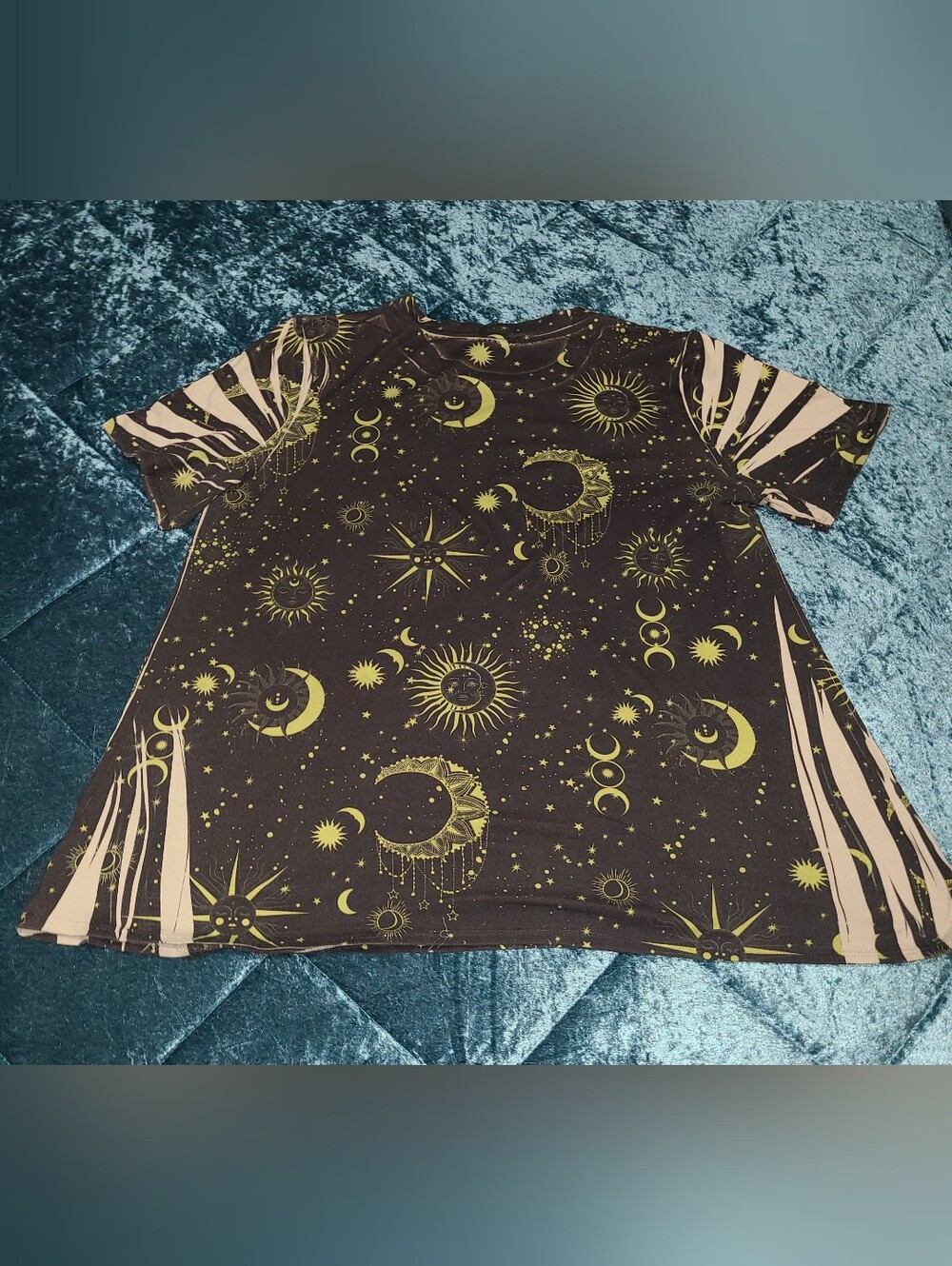 Celestial Moon & Stars Tshirt - Picture 3 of 4